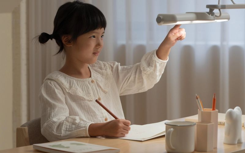 Lưu ý khi sử dụng đèn học