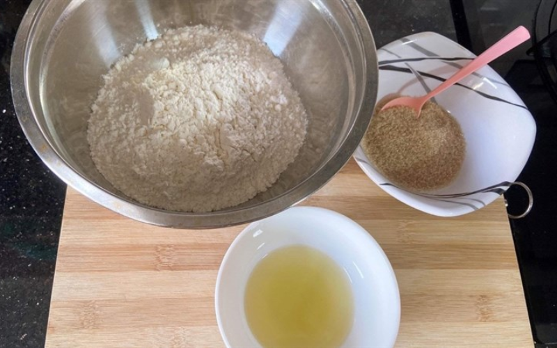 Nguyên liệu làm bánh mì rán đường