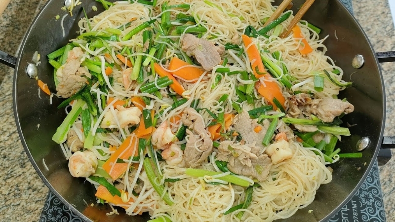 Bún gạo xào thập cẩm
