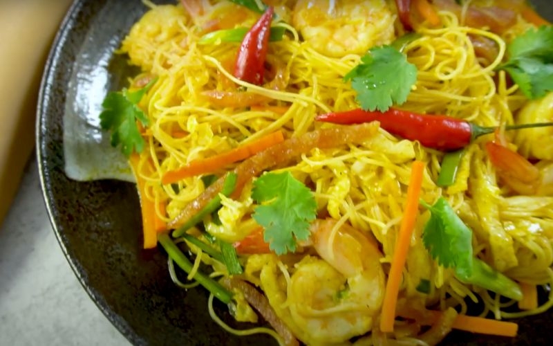 bún gạo xào Singapore