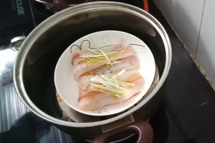 Cá basa hấp xì dầu hình 6