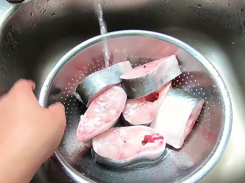 cá basa kho riềng hình 1