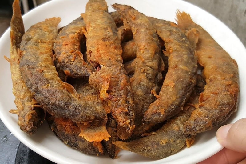 Hướng dẫn cách làm cá chạch kho riềng sả (hình 7)