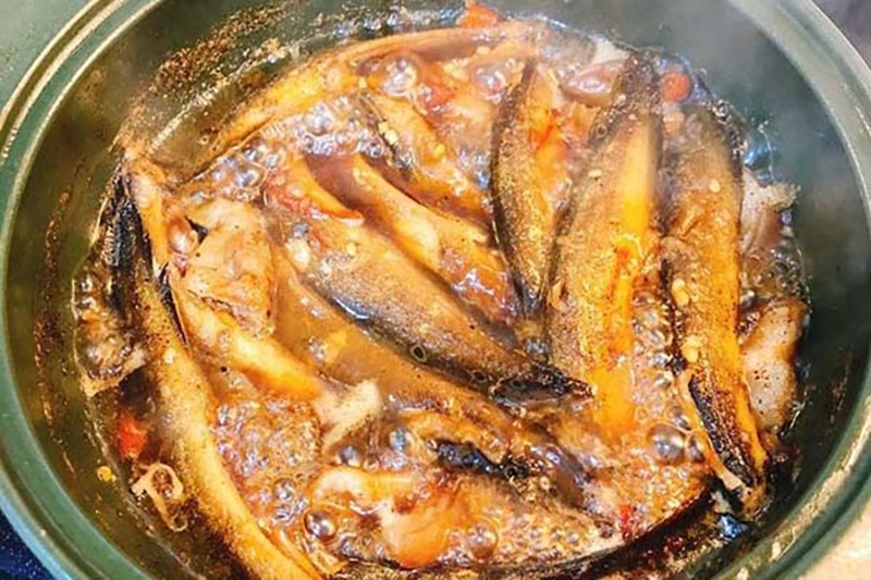 Hướng dẫn cách làm cá chạch kho riềng sả (hình 9)