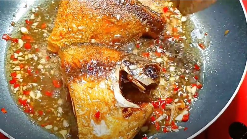 cá chim chiên mắm tỏi 3