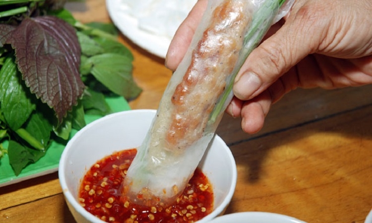 Cá cơm chiên bột cuốn bánh tráng (Hình 6)