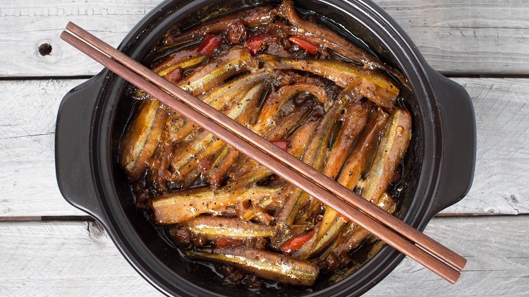Cá cơm kho nghệ (Hình 4)