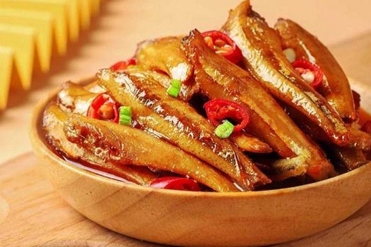 Cá cơm kho nghệ (Hình 5)