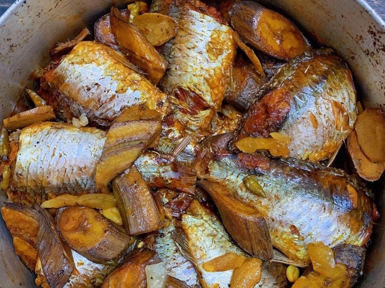 Cá diếc kho chuối xanh 4