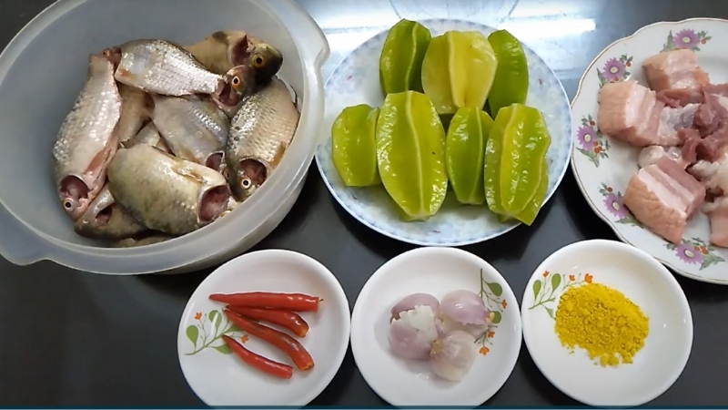 Cách làm cá diếc kho khế thịt ba chỉ 1