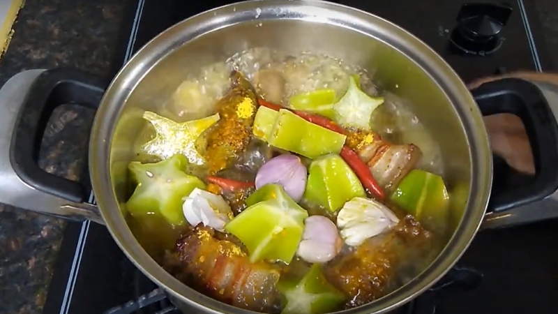 Cách làm cá diếc kho khế thịt ba chỉ 4