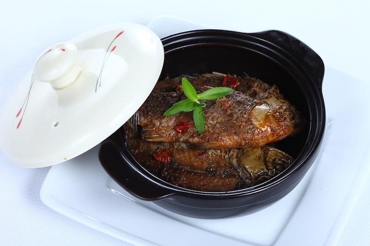 Cá diếc kho riềng - hình 1