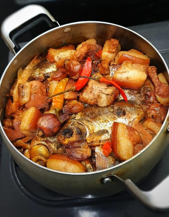 Cá diếc kho riềng - hình 2