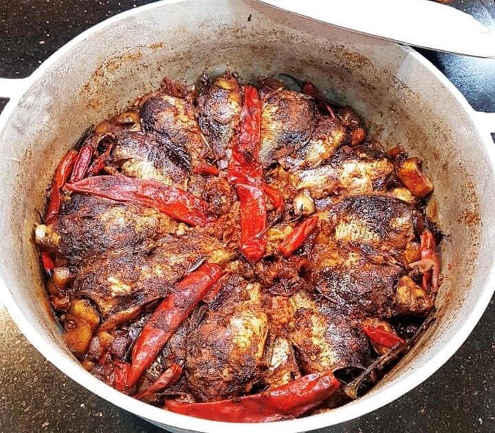 Cá diếc kho riềng - hình 3
