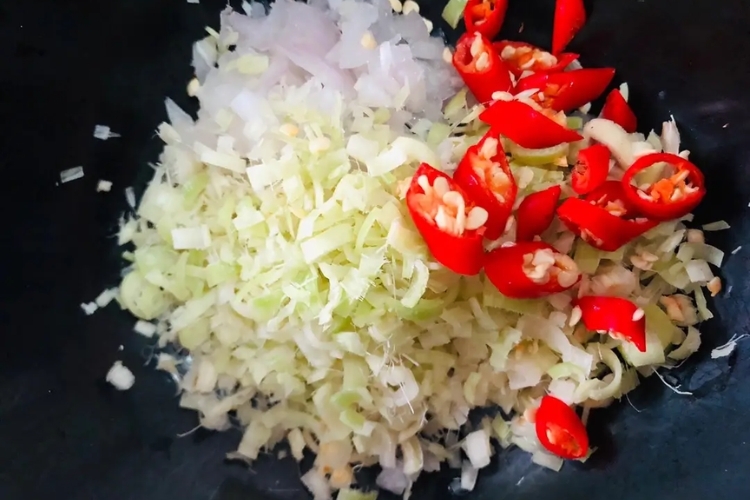 cá đuối kho nghệ (1).jpg