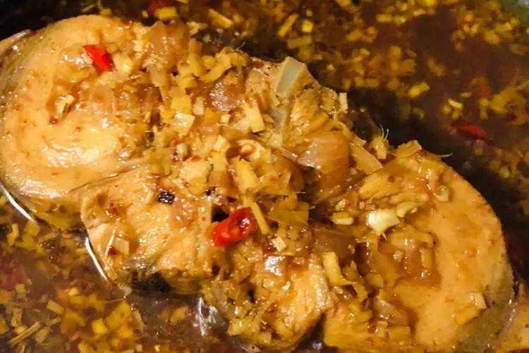 cá đuối kho nghệ (7).jpg