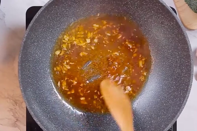 Cá hồi nướng giấy bạc sốt bơ tỏi chanh 4