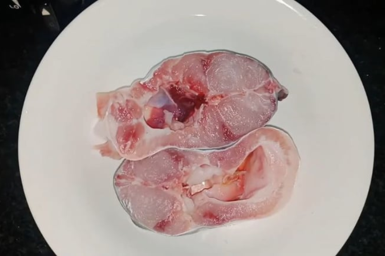 cá hú kho tộ hình 3