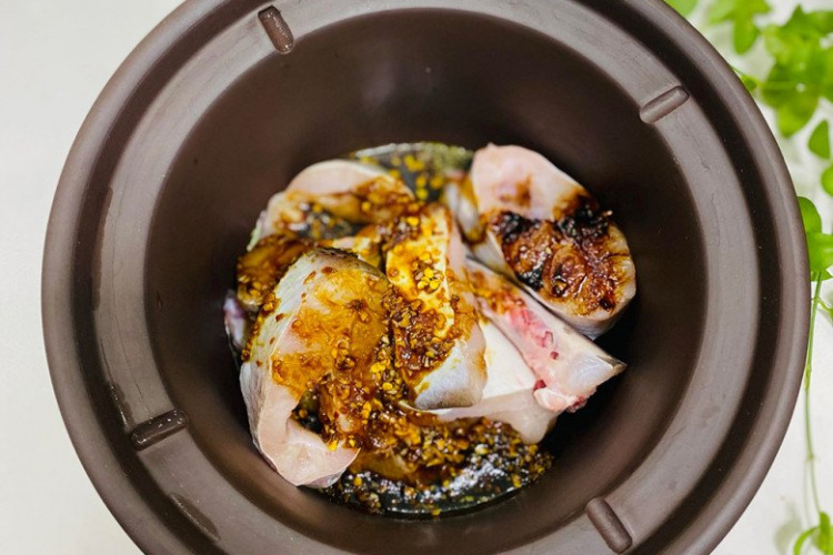 cá hú kho tộ hình 4