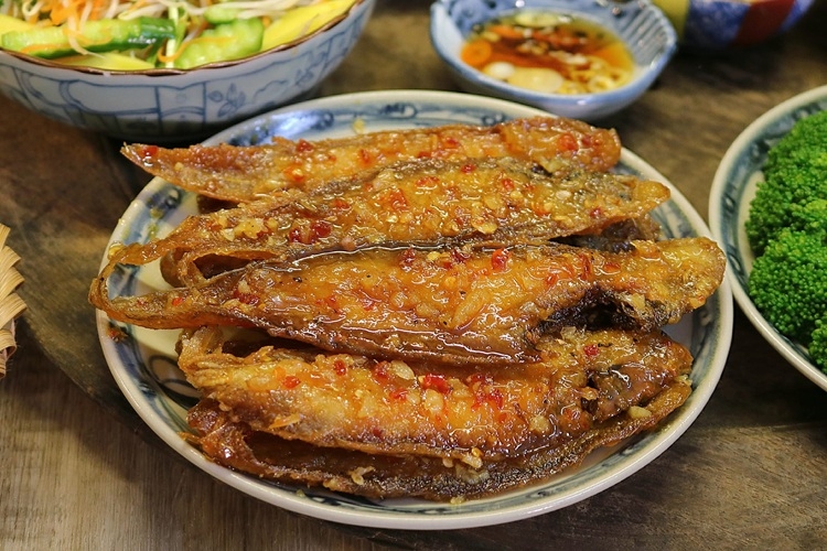 cá hường chiên nước mắm 3