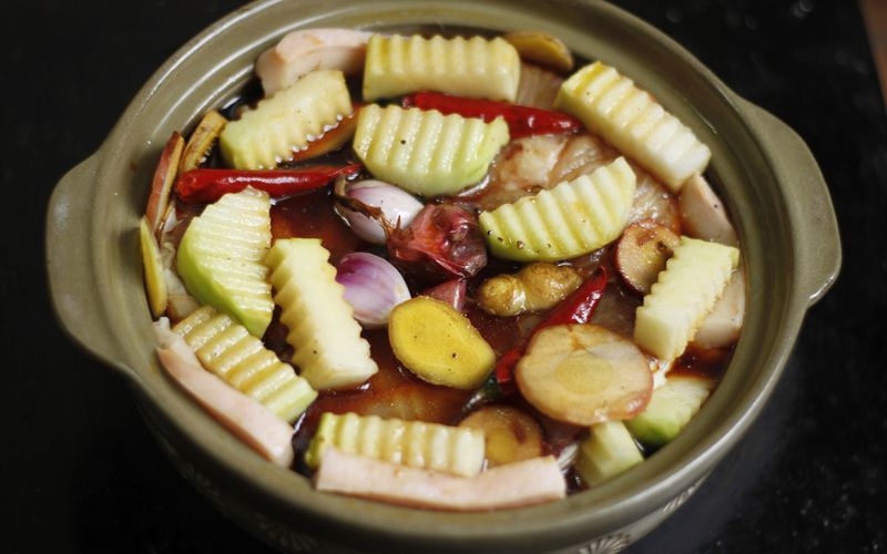 Kho cá với su hào