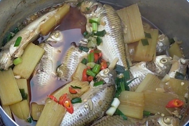 cách làm cá linh kho mía 3