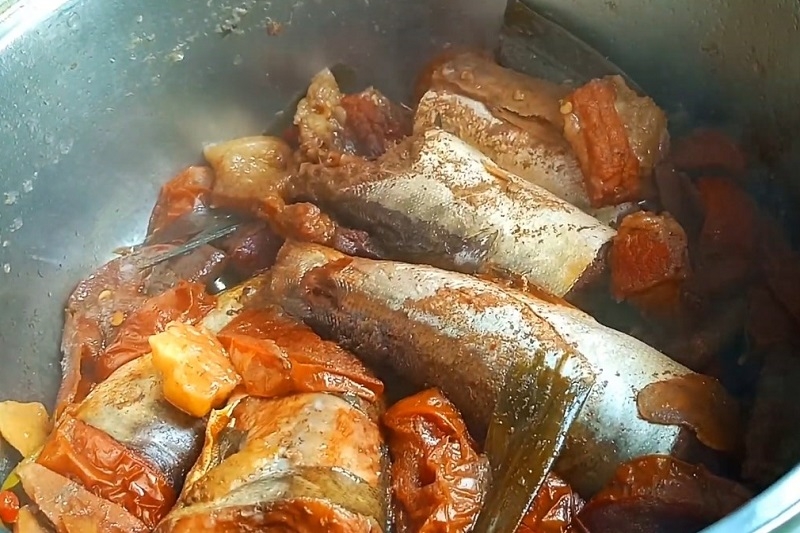 Cá măng kho dứa sền sệt