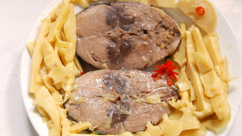 Cá ngừ kho măng 5