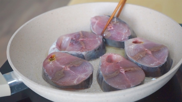 cá ngừ kho thơm cà chua 4