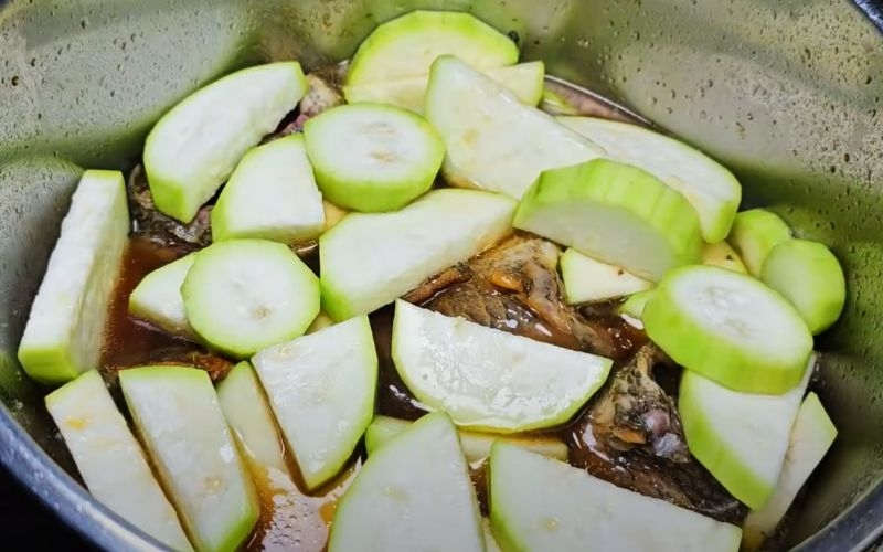 Kho bầu với cá