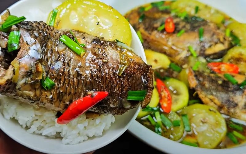 Cá rô kho bầu