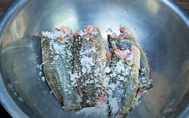 Cách khử mùi tanh của cá rô