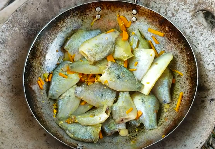 cá sặc kho tiêu (ảnh 7)