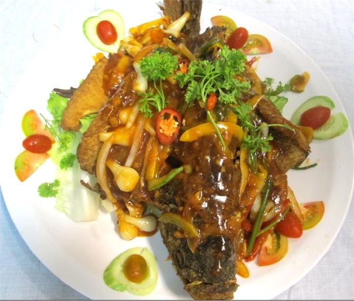 cá tai tượng chiên xù sốt chua ngọt (Ảnh 5)