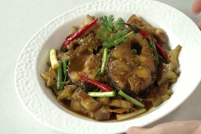 Cá trắm kho khế chua ảnh 6