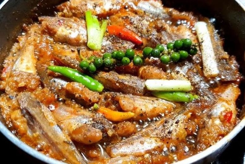 Cá trứng kho tiêu 1