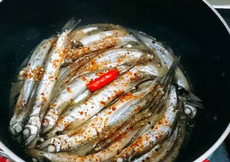 Cá trứng kho tiêu 4