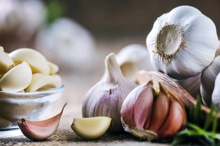 cách bóc tỏi nhanh gọn ảnh 2
