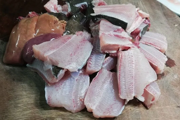 cách chế biến cá đuối om riềng mẻ 2