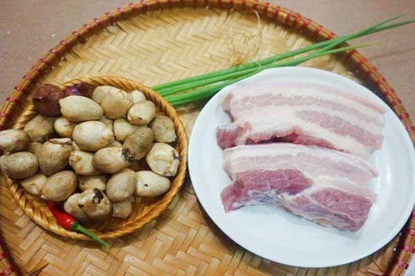 nguyen lieu nam rom kho thit ba chi