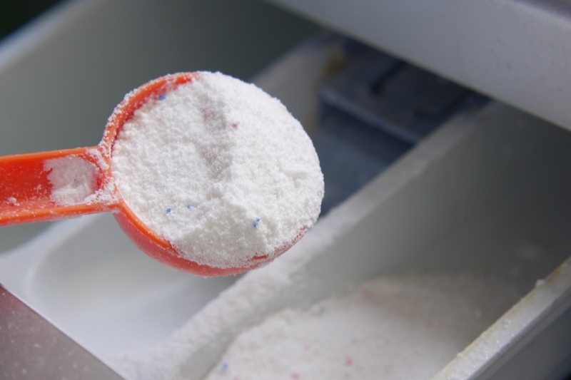 C&aacute;ch cho bột giặt v&agrave;o m&aacute;y giặt ảnh 4