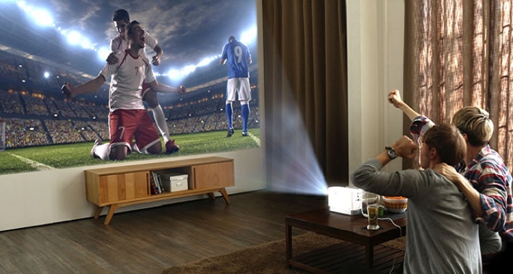 C&aacute;ch chọn m&aacute;y chiếu xem b&oacute;ng đ&aacute; World Cup (H&igrave;nh 1)