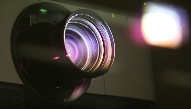 C&aacute;ch chọn m&aacute;y chiếu xem b&oacute;ng đ&aacute; World Cup (H&igrave;nh 4)