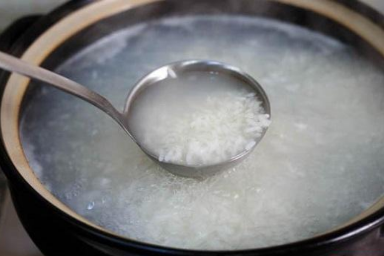 Cách chống trào khi nấu cháo 2