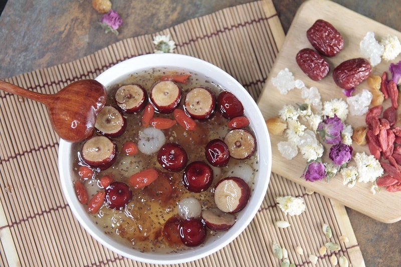 Cách chưng yến đường phèn táo đỏ hạt chia ảnh 9