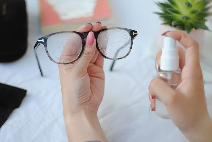 cách để mắt kính không bị đọng nước (1)
