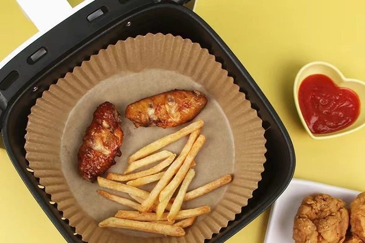 Cách dùng giấy thấm dầu cho nồi chiên không dầu (Hình 5)