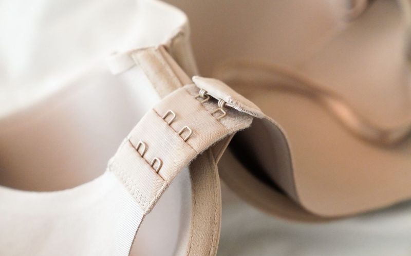 Chuẩn bị áo lót, áo ngực trước khi giặt