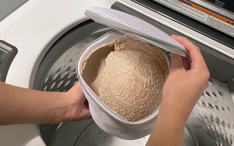 Cách giặt áo ngực có đệm mút