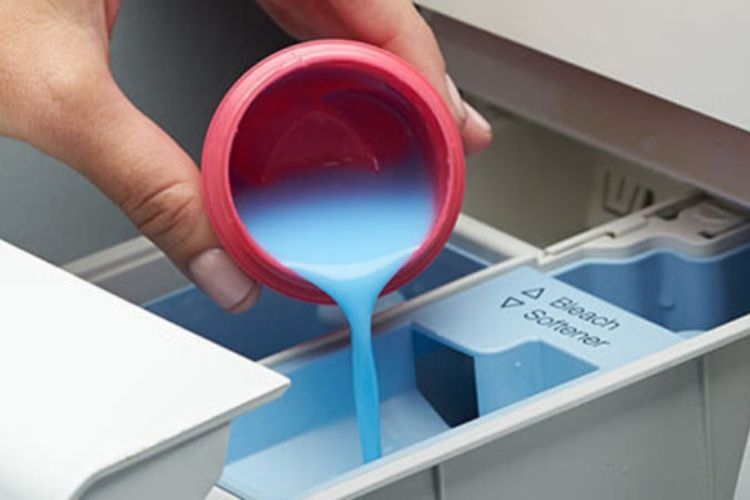 Cách giặt các loại áo khoác, áo phao, áo da